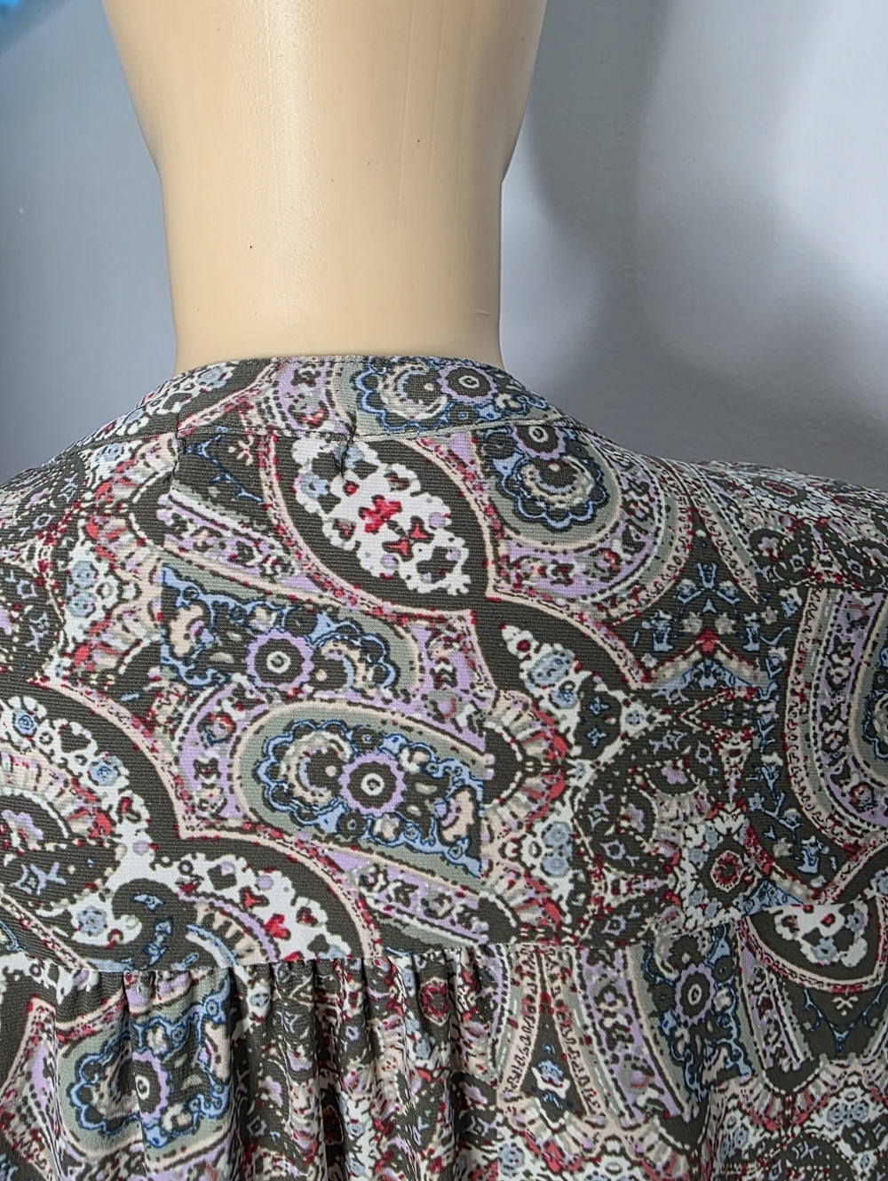 Westport Women's  Floral Knit Top in Light Green with Pink Accents Size US/2X - Picture 7 of 11